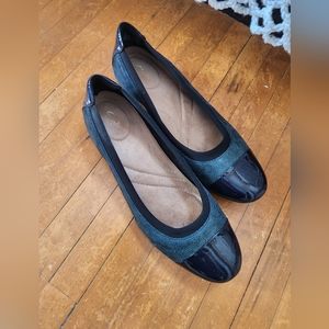 Clarks Navy blue flats size 8.5